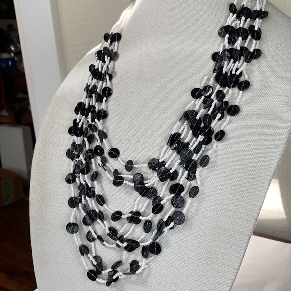 Fun black and white seed beed shell necklace - Picture 2 of 5